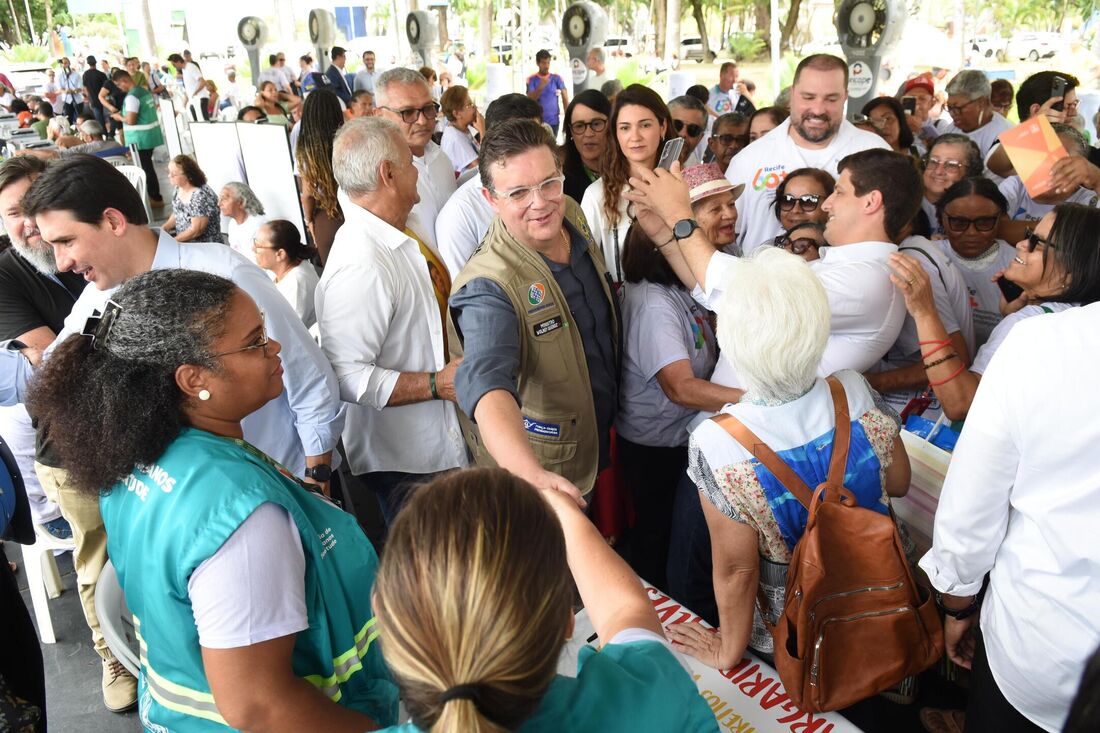 Wolney Queiroz participa de Caravana 60+ no Recife