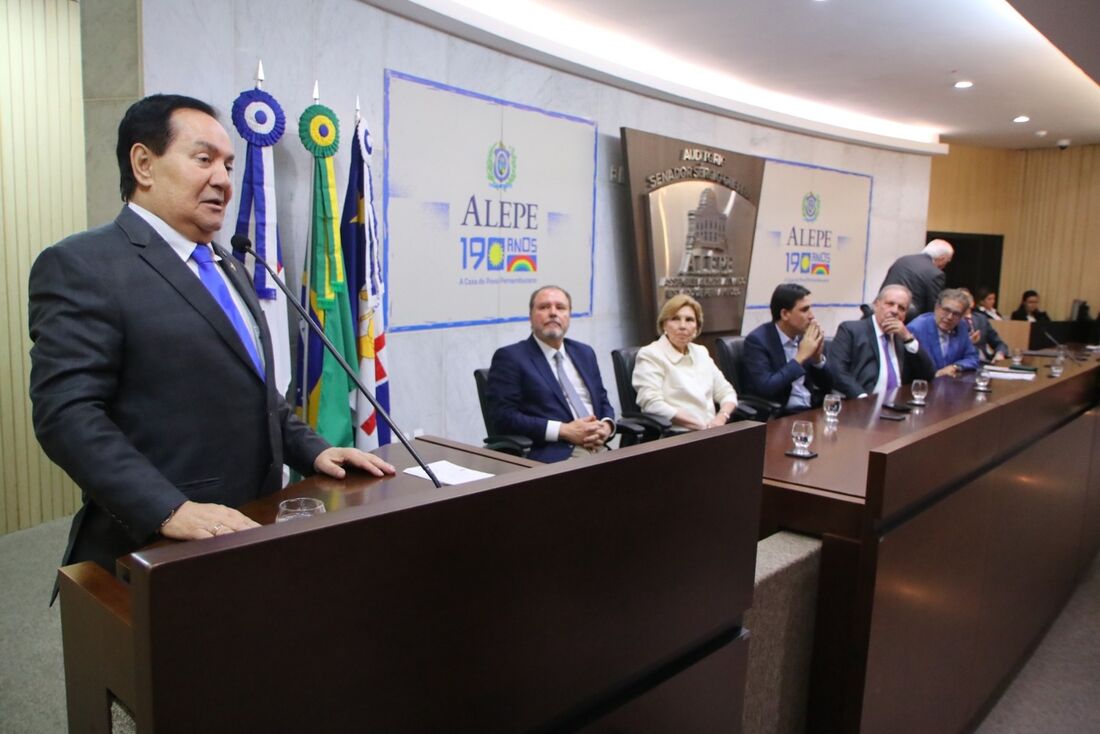 Sessão solene da Alepe pelo centenerário de Armando Monteiro Filho