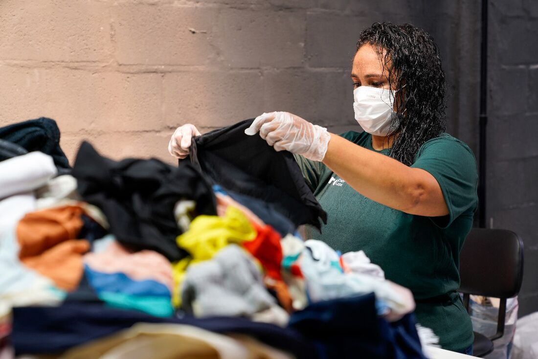 São 400 m&#xB2; dedicados à triagem e reaproveitamento de produtos têxteis