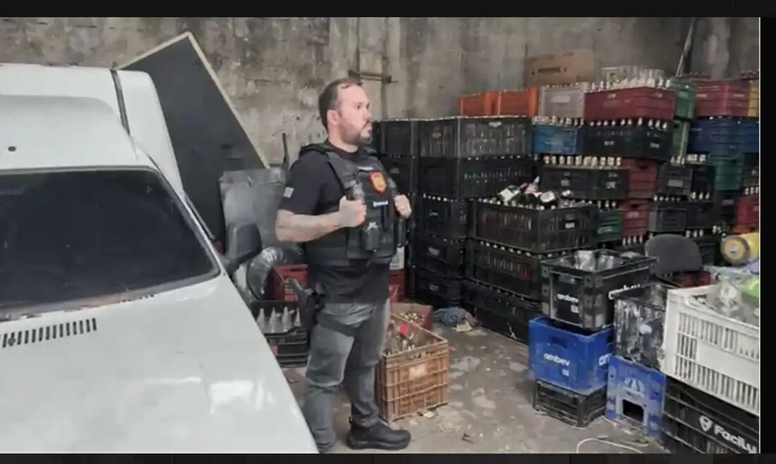 Operação contra bebidas adulteradas fecha depósitos clandestinos e prende 3 em SP