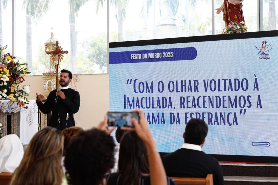 Padre Emerson Borges em entrevista coletiva do anúncio da programação da Festa de Nossa Senhora da Conceição
