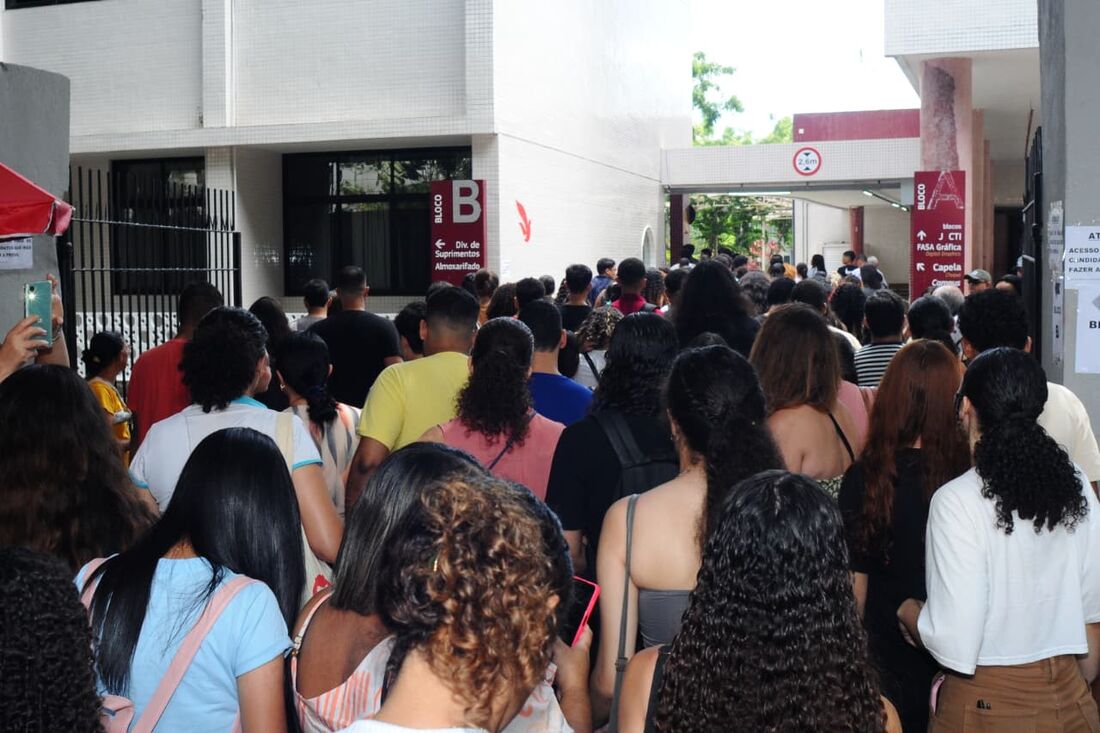 O estado de Pernambuco teve um total de 272.299 inscritos. Desse total, 71.331 estudantes são concluintes do ensino médio da rede pública, segundo o Painel do Enem.