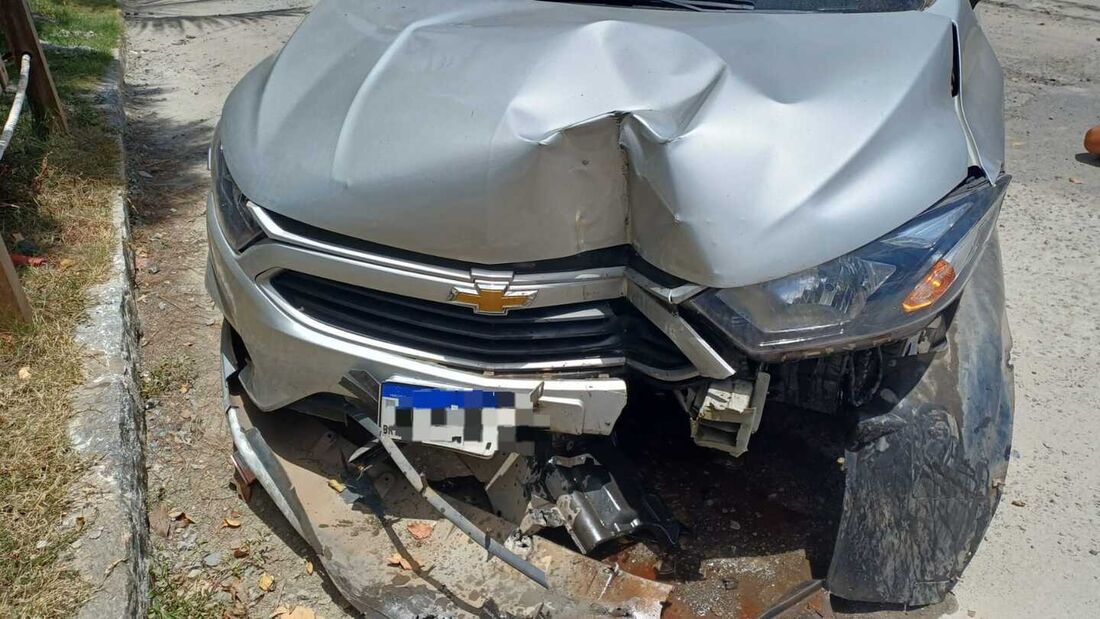 Carro onde o homem estava havia sido roubado no dia 21 de julho deste ano, no bairro da Iputinga