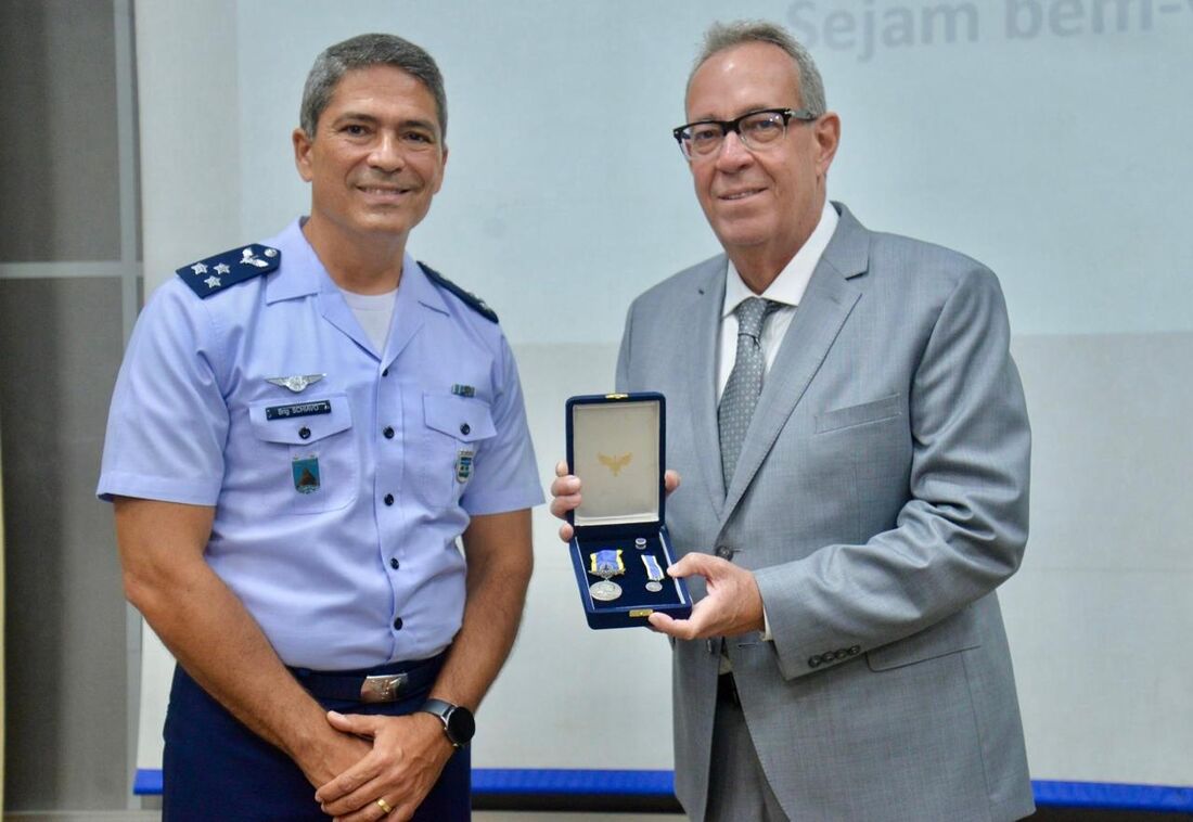 Álvaro Porto recebe homenagem