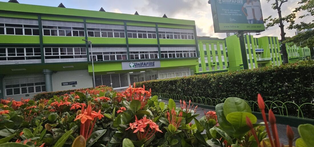 A cerimônia ocorreu no auditório principal da instituição, no bairro da Boa Vista