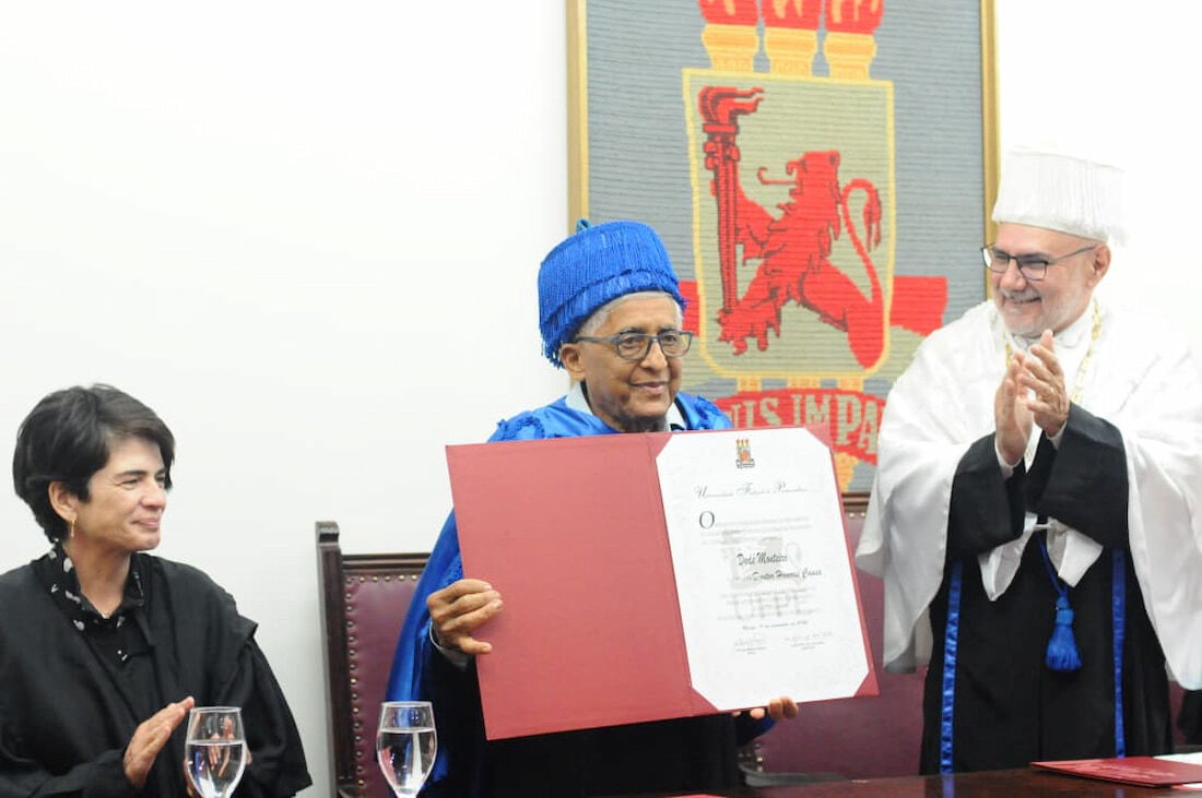 Dedé Monteiro, poeta de Tabira, Sertão do Pajeú, recebeu o título de Doutor Honoris Causa da UFPE