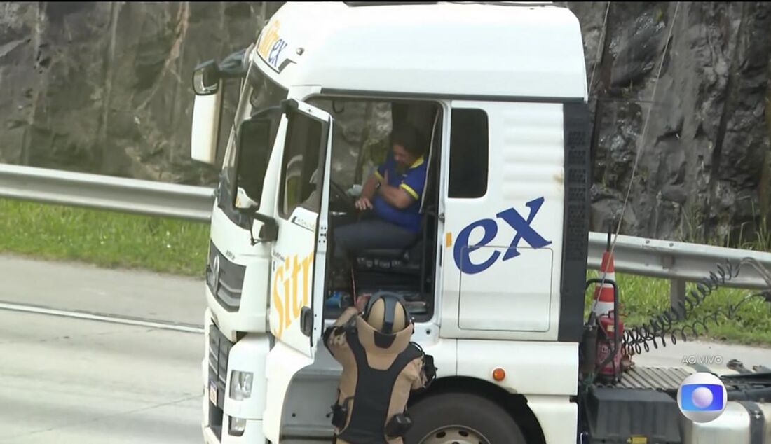 Sequestro provoca interdição no Rodoanel em Itapecerica da Serra; há suspeita de explosivos