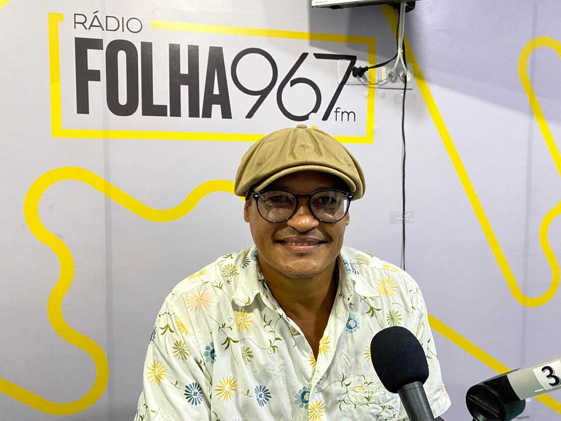 Cantor e compositor Márcio Oliveira