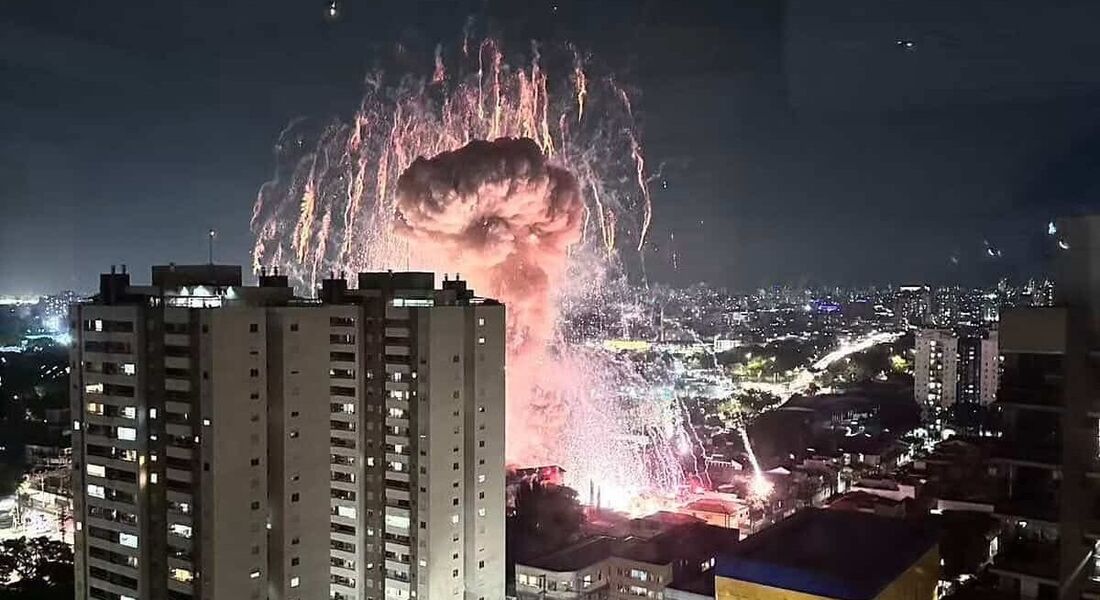 Explosão de galpão com fogos de artifício mata uma pessoa em São Paulo