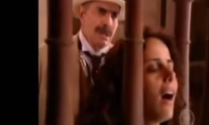 Viviane Araújo com Tarcísio Meira na minissérie 'Um só coração', de 2004 