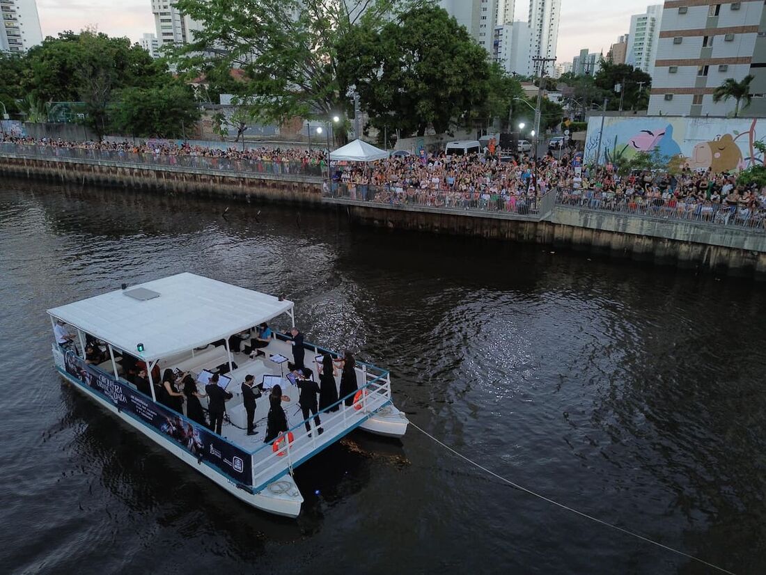 Concerto flutuante aconteceu pela primeira vez no Rio Capibaribe, às margens do Parque das Graças