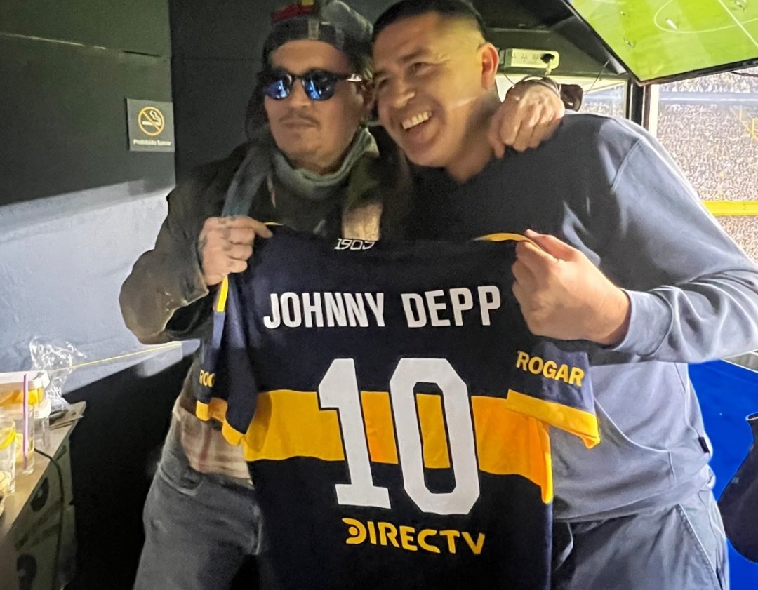 Astro de Hollywood, Johnny Depp assiste jogo do Boca Juniors na Bombonera