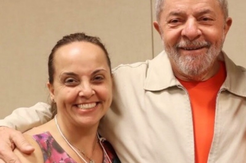 Filha mais velha de Lula, Lurian Cordeiro, passa mal e é internada em hospital de Niterói