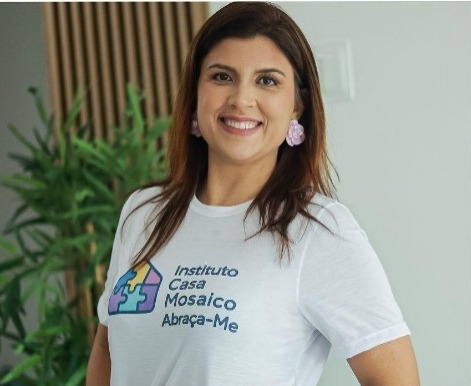 A presidente do instituto é Taísa Noronha, mãe atípica que tem cinco filhos