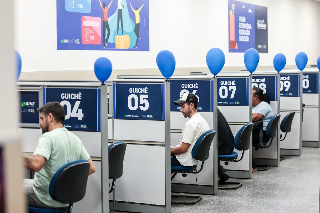 Em novembro, empresas aumentam a oferta de vagas temporárias