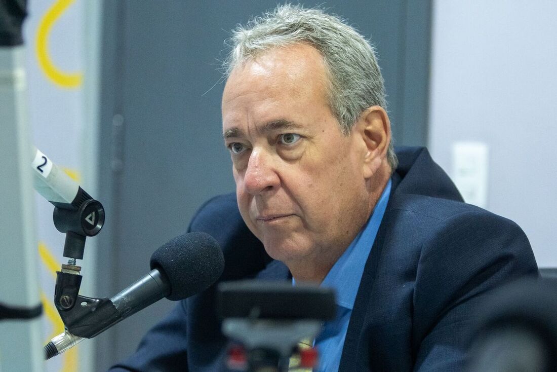 Deputado Álvaro Porto no programa da Rádio Folha 96,7