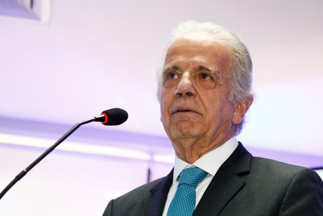 Ministro José Mucio Monteiro garantiu recursos para o início das obras da Escola de Sargentos do Exército em 2026