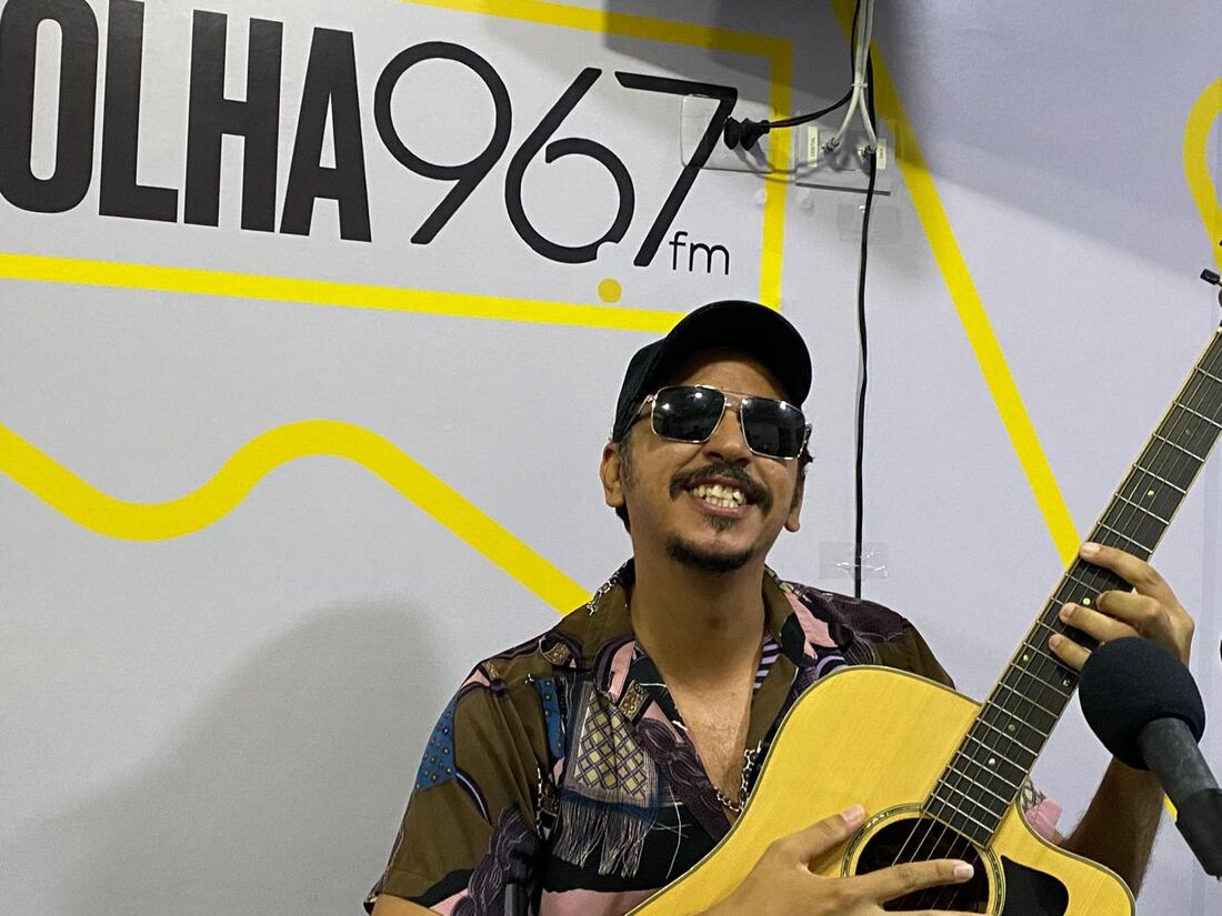 Juvenil Silva mescla o rock psicodélico ao Brega em "Paixão em linha reta", seu novo single