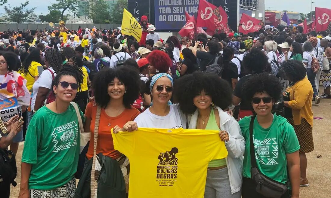 Com cerca de 500 mil pessoas, Marcha das Mulheres Negras toma Brasília