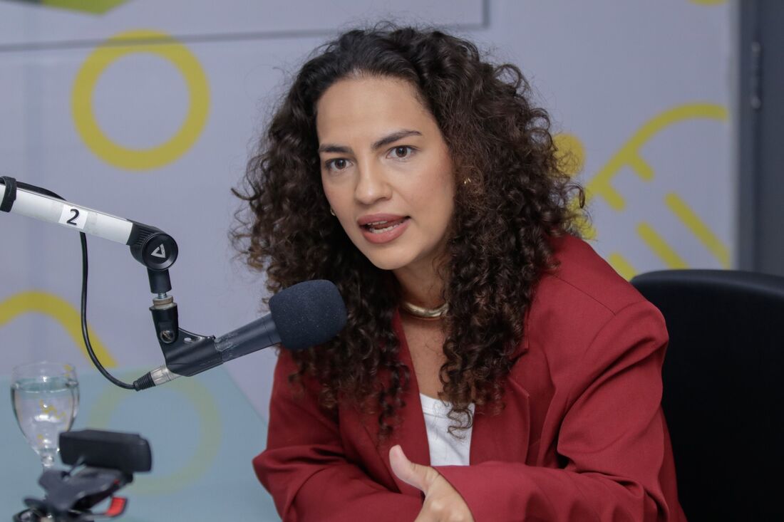 Deputada estadual Rosa Amorim (PT) durante entrevista ao Folha Política