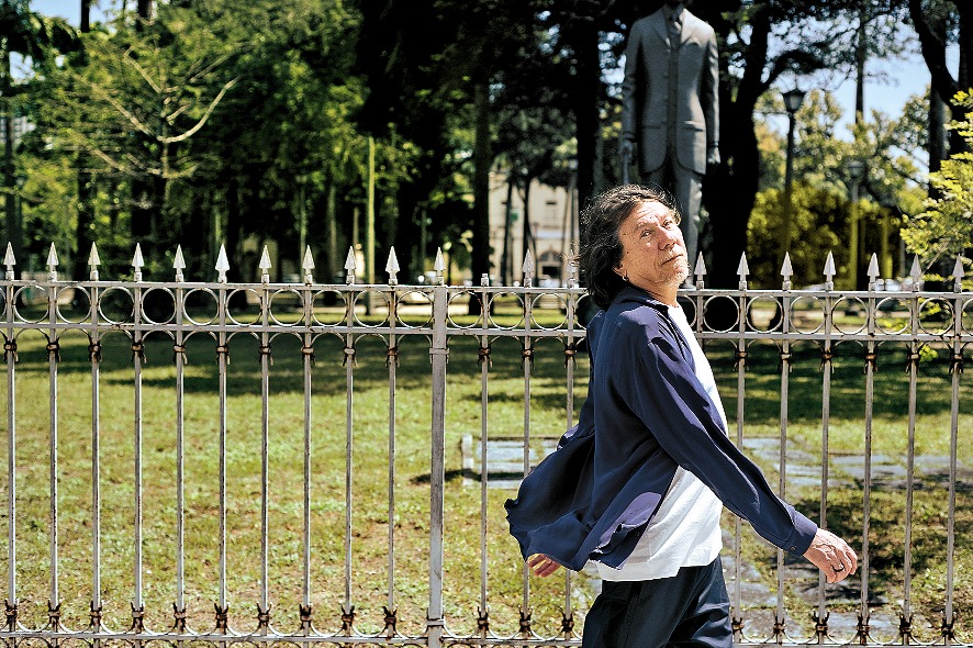 Cantor Lenine volta a lançar um trabalho de estúdio dez anos depois