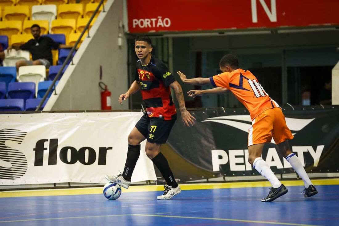Pivô Guilherme foi responsável por dois gols do Sport na vitória contra a Adesppe