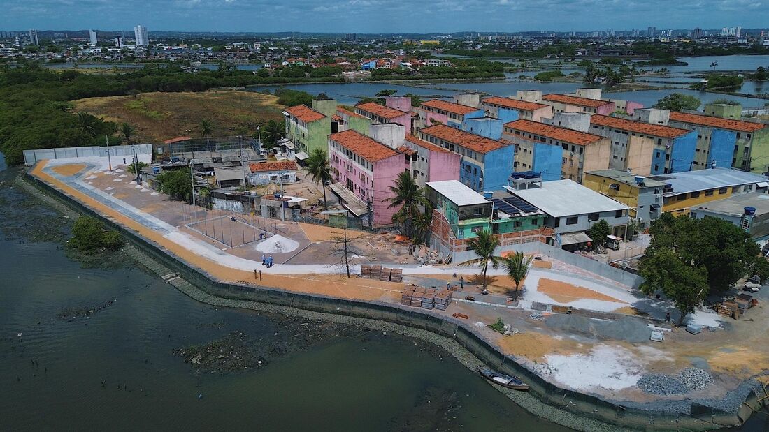 A obra inclui terraplenagem, drenagem, pavimentação, iluminação, paisagismo, acessibilidade e sinalização