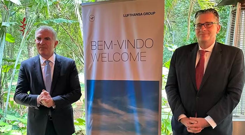 CEO global do grupo, Carsten Spohr, e Dirk Janzen, diretor de Vendas para as Américas  Foto: Divulgação Lufthansa