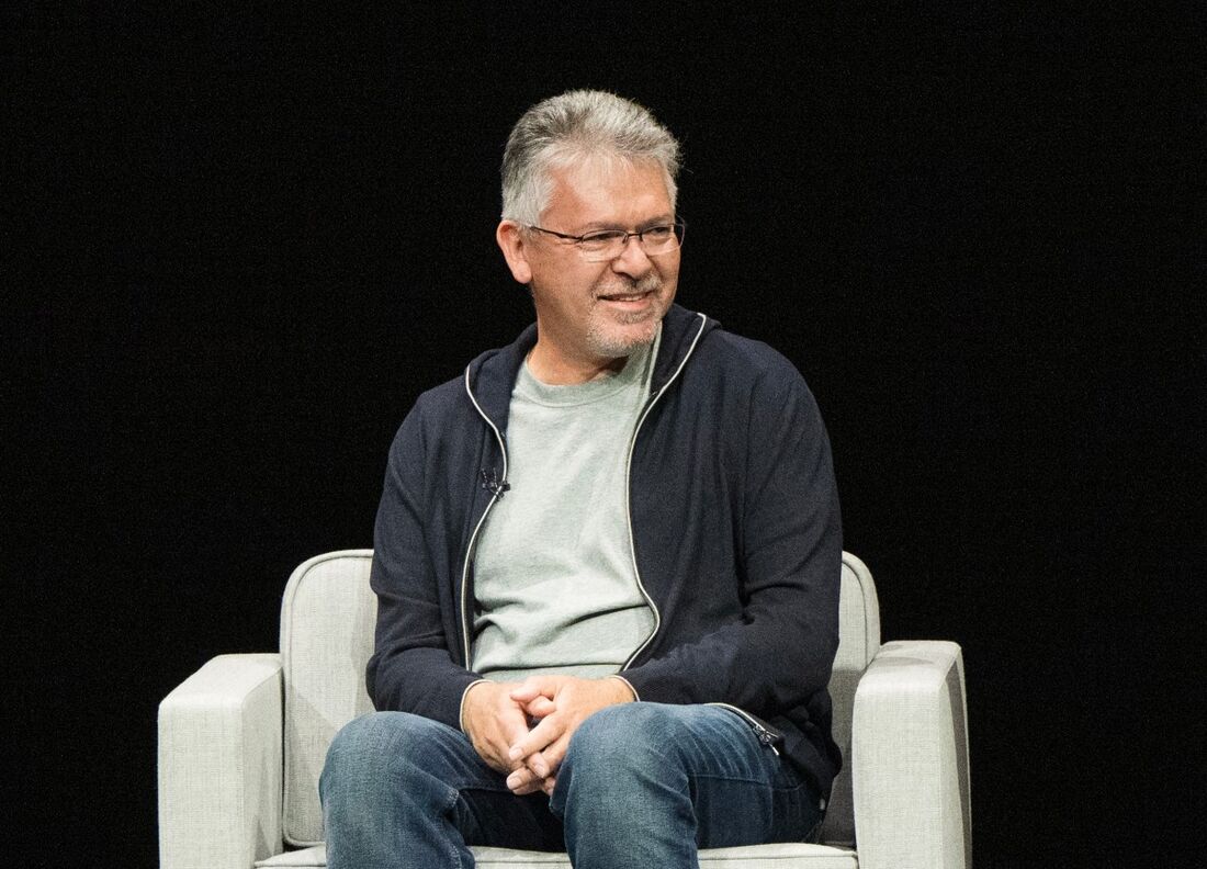 John Giannandrea, vice-presidente sênior de "Machine Learning" (ML) e Estratégia de IA da Apple, permanecerá como consultor até sua aposentadoria