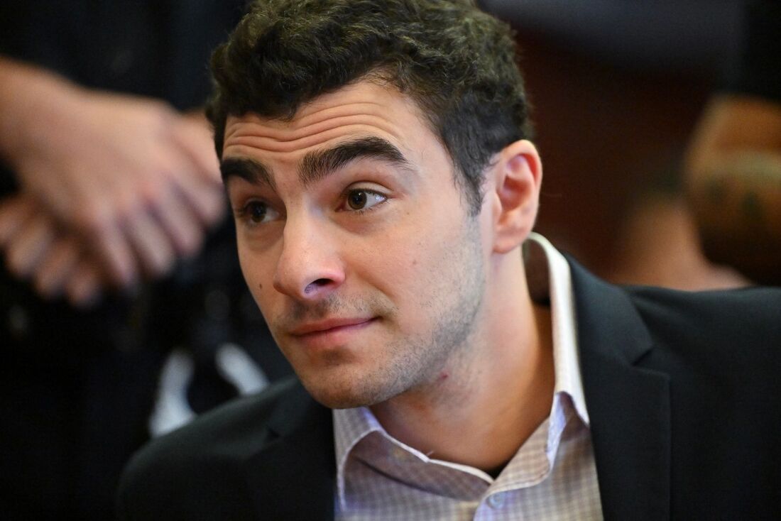 Luigi Mangione comparece ao Supremo Tribunal de Manhattan durante uma audiência probatória 