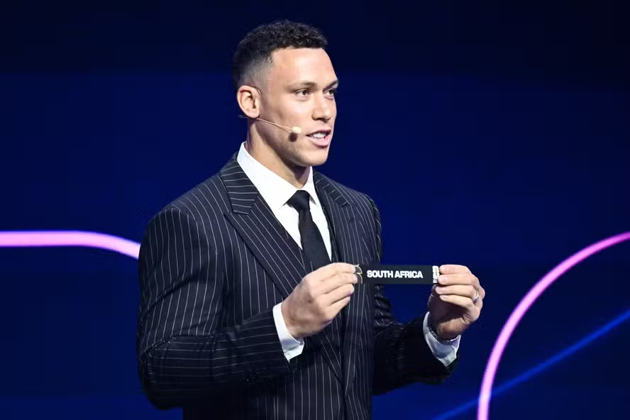 O Azteca passa a ser recordista, como o primeiro estádio a sediar jogos de três Copas diferentes