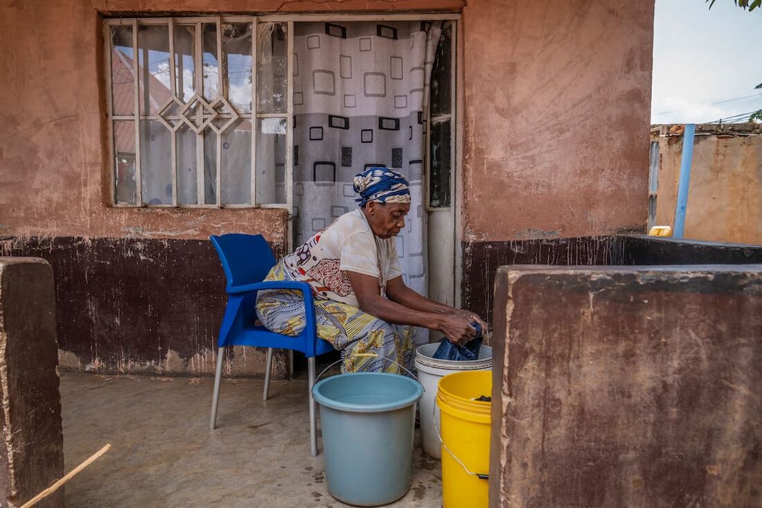 Hélène Mvubu é uma das milhares de vítimas dos resíduos tóxicos que contaminam águas do Congo