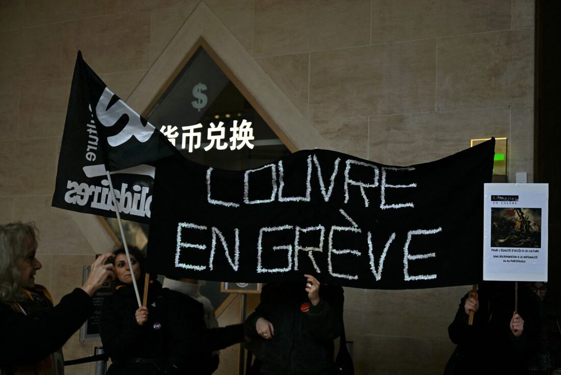 Museu do Louvre reabre parcialmente, apesar da greve