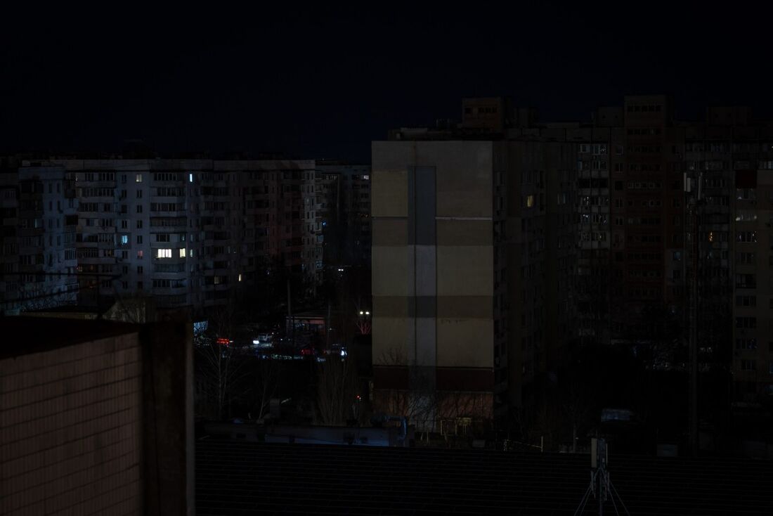 Ataques russos provocam duas mortes e apagão na Ucrânia