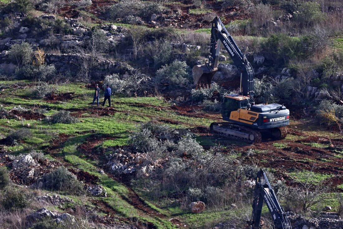 Em 22 de dezembro de 2025, tratores israelenses iniciaram a construção de assentamentos em terras pertencentes à comunidade palestina Etaf Jaradat