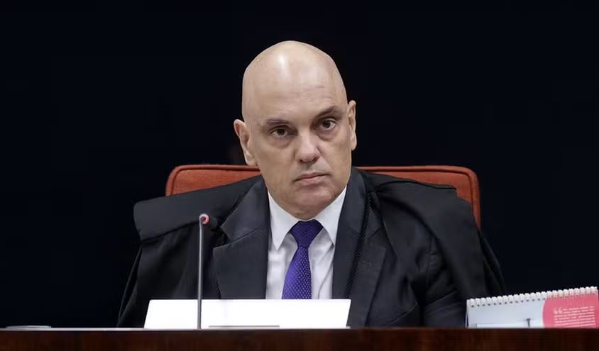 Para Moraes, diminuir penas definidas em processos justos passaria um "recado de que o Brasil tolerará novos flertes contra a democracia".