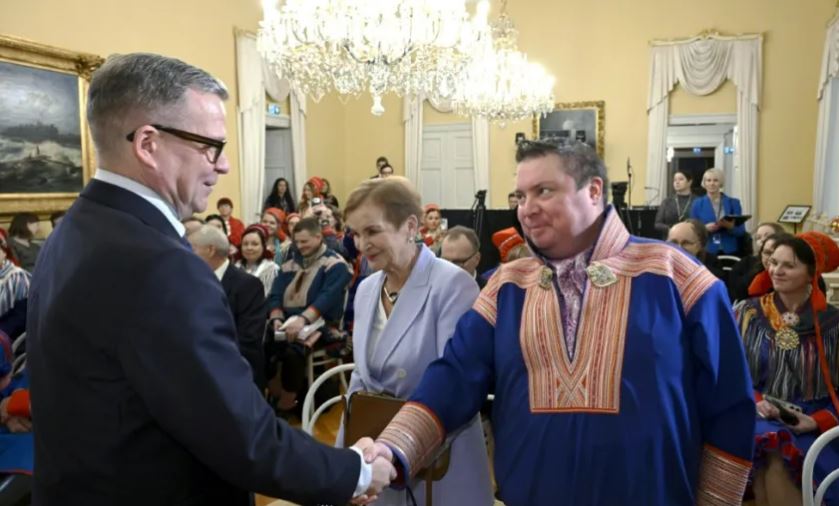 "Para mim, está claro que é necessário pedir desculpas", declarou o premiê, Petteri Orpo