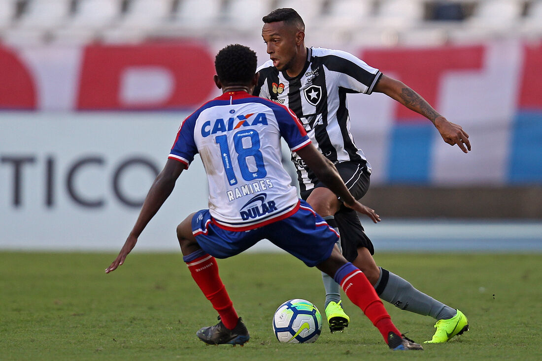 Botafogo x Bahia pelo Campeonato Brasileiro no Estadio Nilton Santos