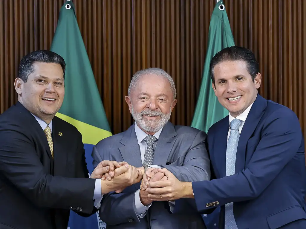 - Presidente da República, Luiz Inácio Lula da Silva, acompanhado do presidente do Senado Federal, Davi Alcolumbre (e) e do presidente da Câmara dos Deputados, Hugo Motta (d)