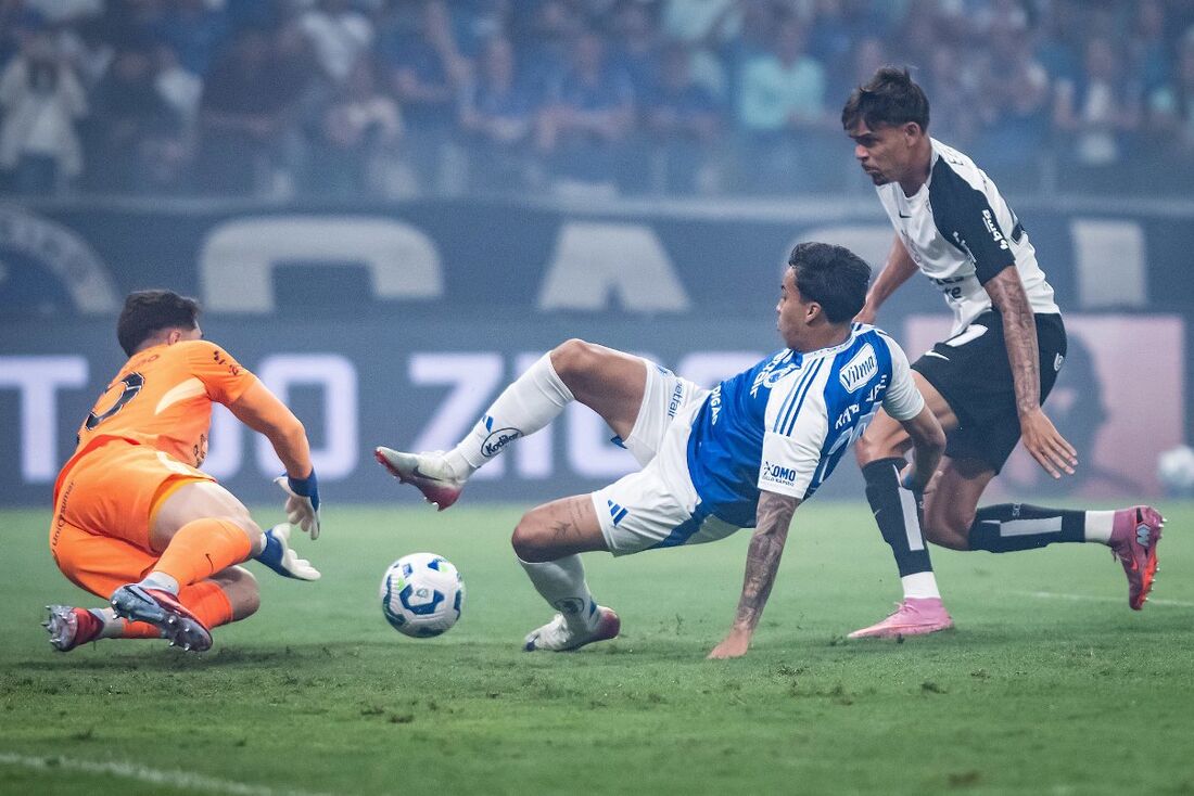 Lance de Cruzeiro x Corinthians, pela Copa do Brasil