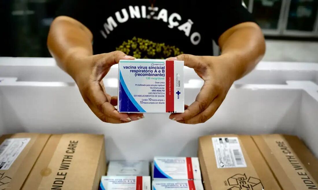 Governo começa a distribuir vacina contra vírus sincicial respiratório