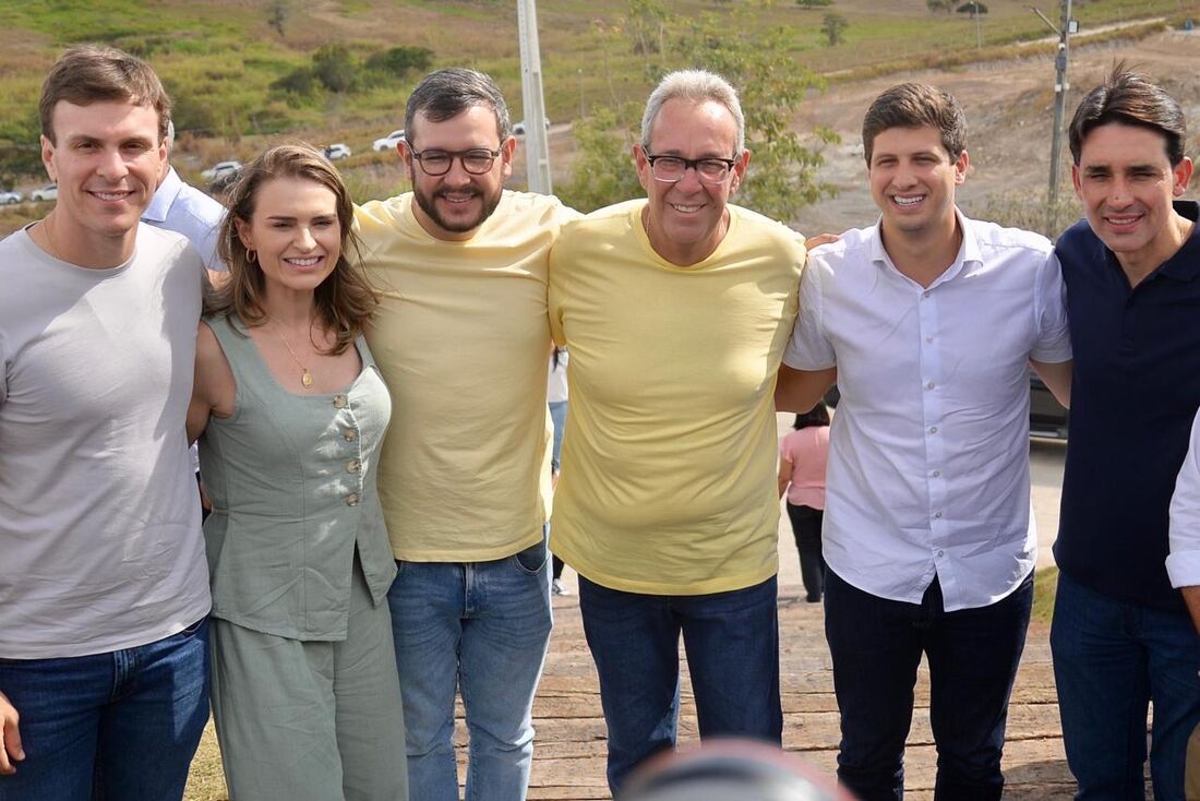 O prefeito João Campos (PSB) compareceu ao evento de confraternização do deputado Álvaro Porto (PSDB)