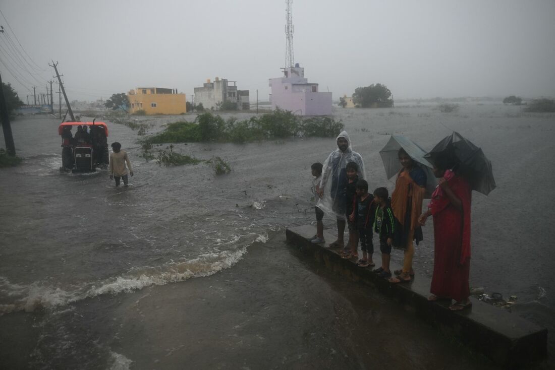quase 570.000 habitantes foram obrigados a abandonar suas casas em três províncias da ilha