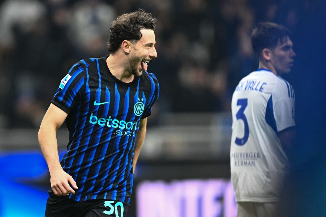 Carlos Augusto comemora gol marcado pela Inter de Milão