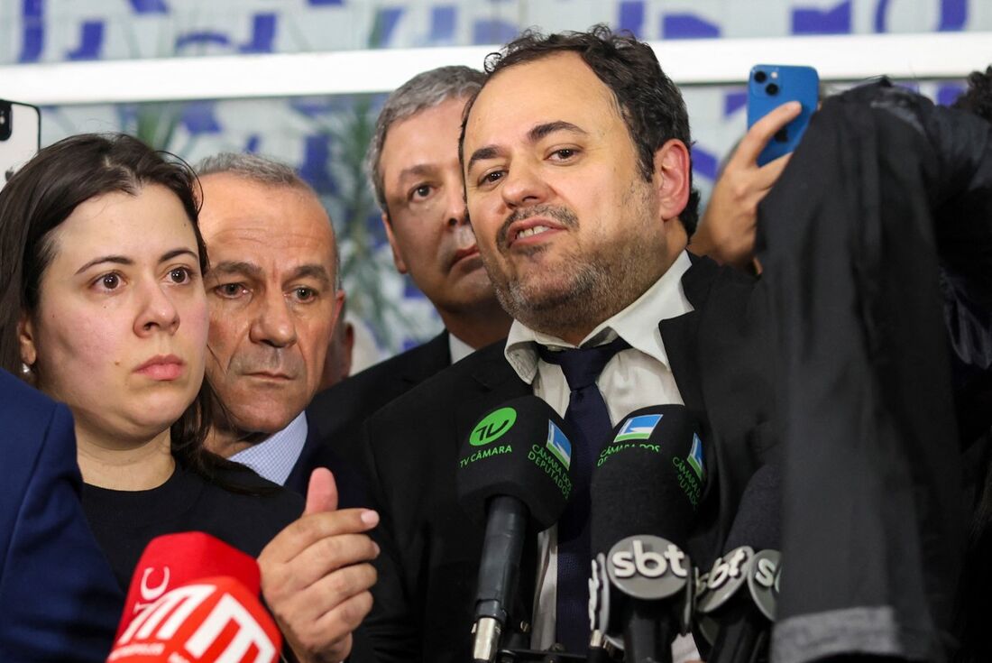 Glauber foi retirado da cadeira da Presidência da Câmara dos Deputados pela Polícia Legislativa