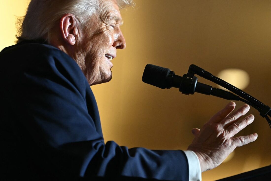 Casa Branca culpa excesso de apertos de mão por curativos de Trump