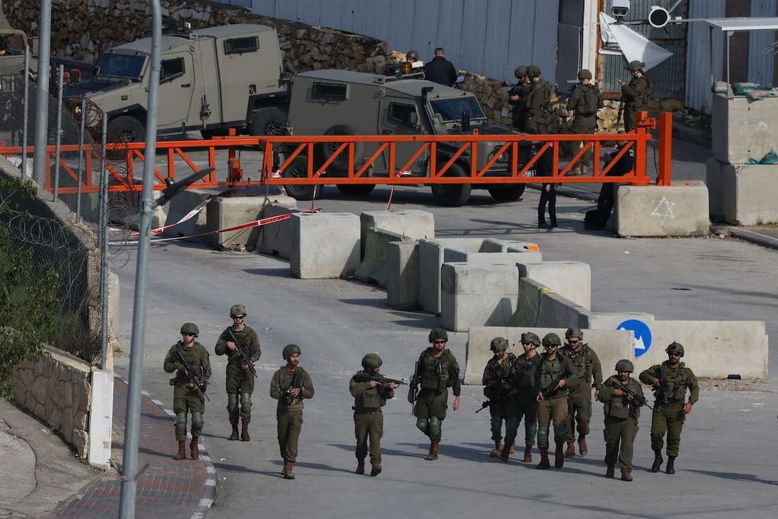 Israel disse que seu exército atacou três membros do Hezbollah