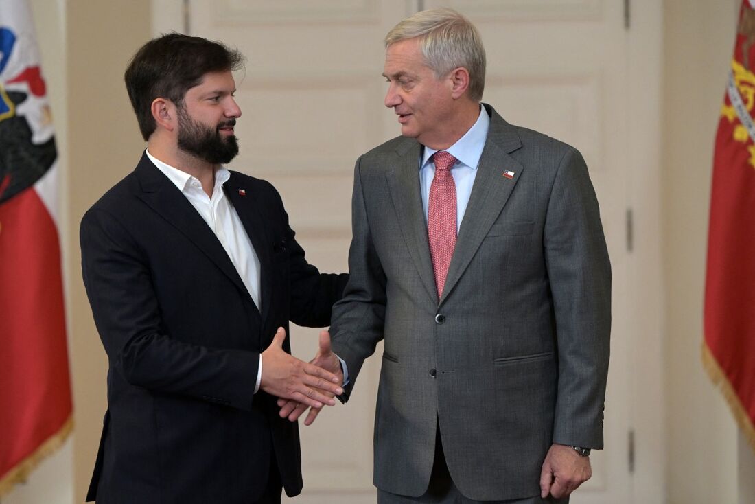 Kast visita Boric em suas primeiras atividades como presidente eleito do Chile