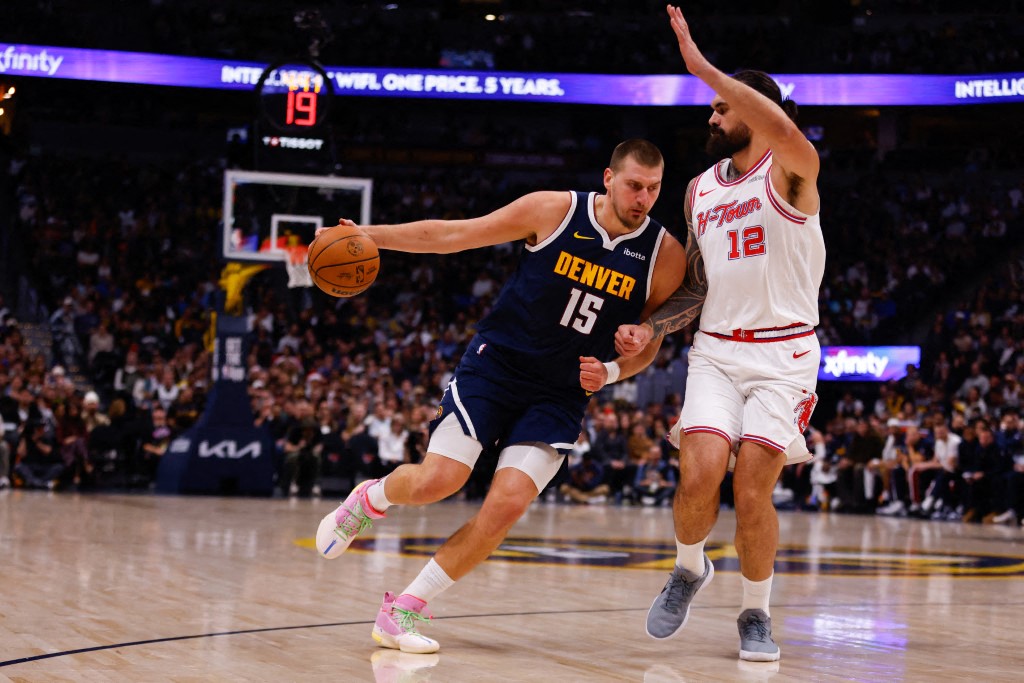 Jokic comandou a vitória do Nuggets diante do Rockets