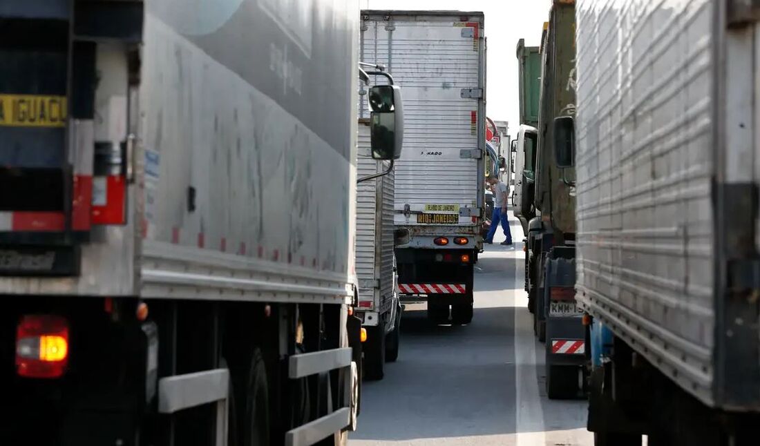 Trata-se de uma linha de crédito criada pelo governo federal para estimular a renovação da frota de caminhões no país